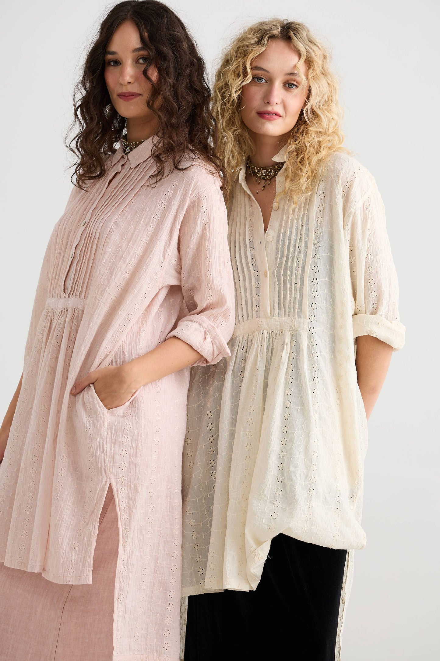 WOMEN'S - Prairie long cotton lace shirt. Powered Pink