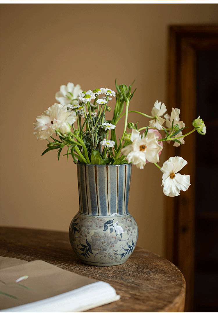Gohobi Hand-painted Blue and White Vintage Vase