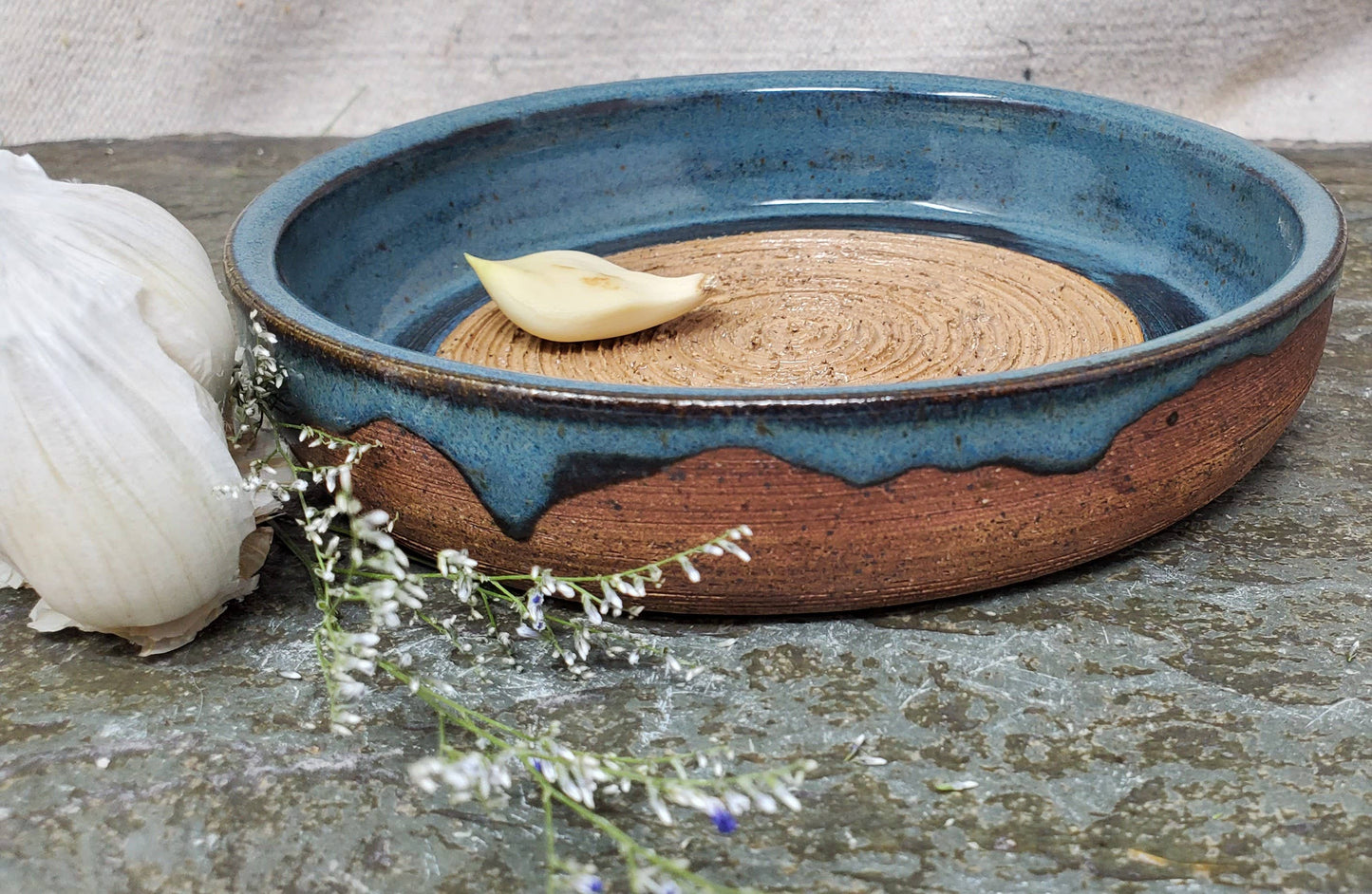Garlic dip dish