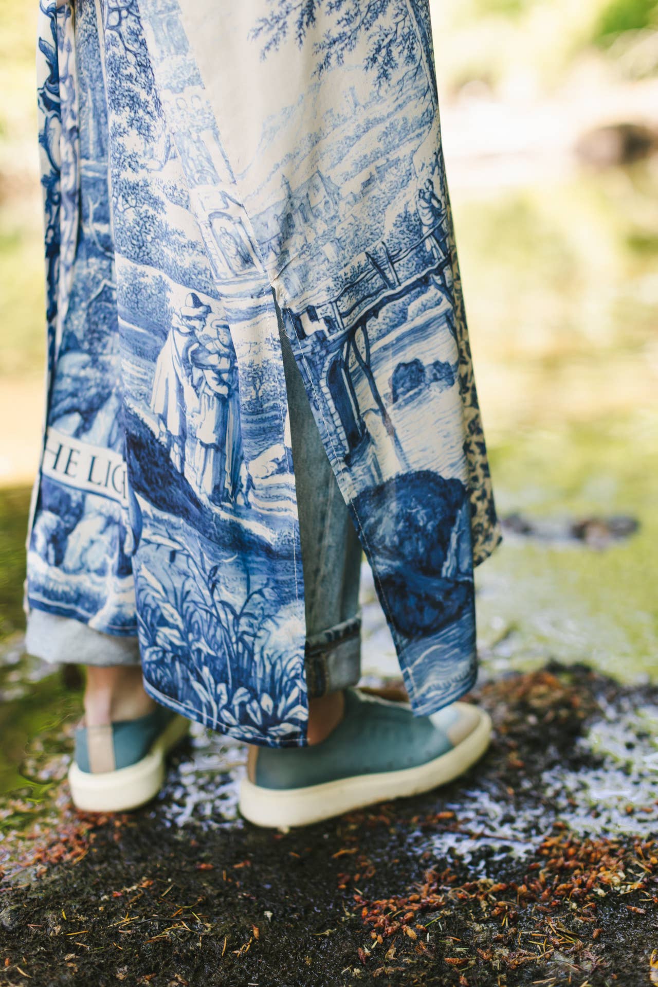 Let The Light In Opera Duster Kimono Robe Blue Delft Toile